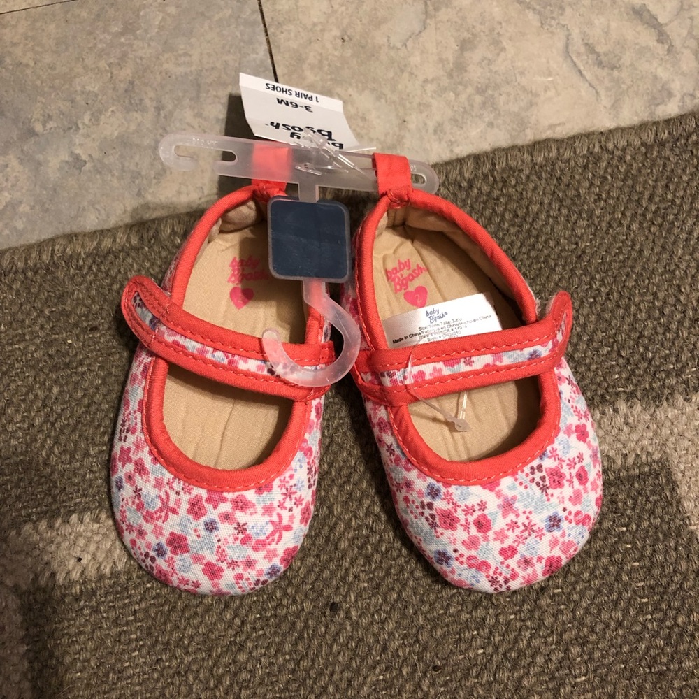 3-6 months NWT oshkosh crib shoes